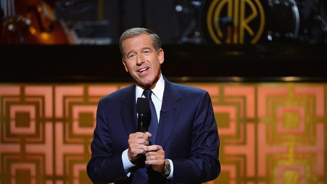 Brian Williams mengaku berada di helikopter yang tertembak di Irak 12 tahun lalu. Dia akhirnya meminta maaf telah mengarang pengakuan bohong tersebut.