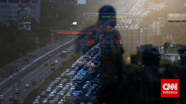 Tingginya penambahan jumlah kendaraan baru ini membuat upaya pembenahan transportasi di Jakarta kurang terlihat.