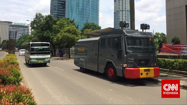 Ribuan orang yang berasal dari serikat pekerja dan himpunan mahasiswa akan mendatangi KPK untuk mengajukan enam tuntutan.