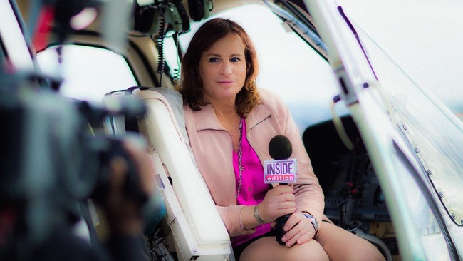 Siapa sangka, pilot helikopter untuk program berita di LA TV yang telah memenangkan beragam penghargaan ini memutuskan menjadi seorang transgender.