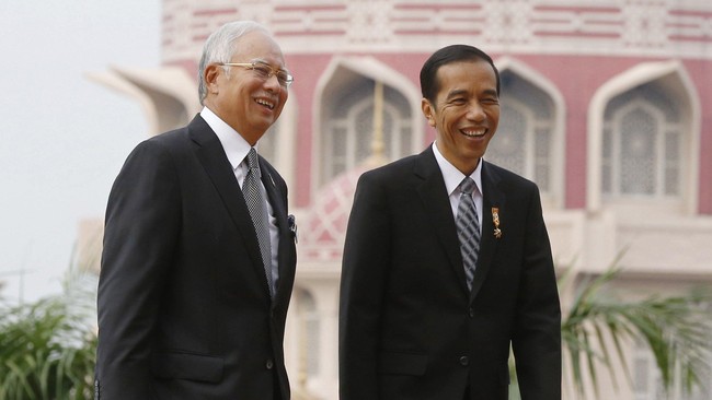 Presiden Joko Widodo membuat kesepakatan dengan pemerintah Malaysia agar hanya mengirim dan menggunakan buruh migran lewat jalur resmi.