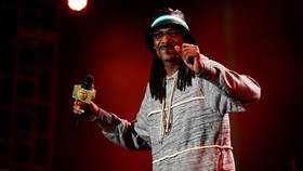 Snoop Dogg, Jeff Ross dan Martha Stewart Isap Ganja Bareng