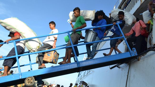 4.444 TKI dari Malaysia Masuk Indonesia Lewat Riau Aparat daerah Riau mencatat total 4.444 tenaga kerja Indonesia dari Malaysia masuk ke wilayahnya sejak pekan keempat Maret. Mereka semua ditetapkan ODP.