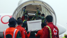 Evakuasi Jenazah Kopilot AirAsia QZ8501 Terganggu Cuaca Buruk