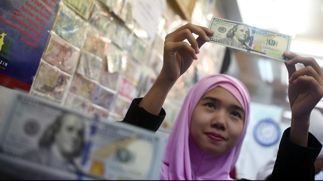 Nilai tukar rupiah berhasil menguat ke posisi Rp14.357 per dolar AS pada pembukaan Jumat (29/6), setelah kemarin sempat menyentuh Rp14.387 per dolar AS.