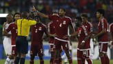 Potret Kerusuhan di Semifinal Piala Afrika Laga semifinal Piala Afrika antara tuan rumah Guinea Khatulistiwa dan Ghana harus dibubarkan enam menit sebelum waktunya karena terjadi kerusuhan.