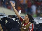 Potret Kerusuhan di Semifinal Piala Afrika Laga semifinal Piala Afrika antara tuan rumah Guinea Khatulistiwa dan Ghana harus dibubarkan enam menit sebelum waktunya karena terjadi kerusuhan.