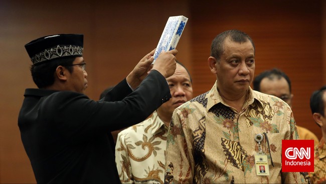 Menteri Keuangan Bambang P.S Brodjonegoro secara resmi melantik Sigit Priadi Pramudito menjadi Direktur Jenderal Pajak.