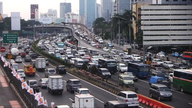 Menurut Yanuar, awal April ditargetkan persiapan Konferensi Asia-Afrika 90 persen. Jakarta masih berantakan, akses jalan harus ditata ulang. 