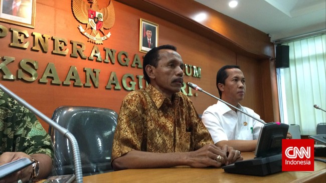 Surat pembebasan yang dikeluarkan Lapas Sorong jadi benteng Labora Sitorus, tak hanya itu sikap dermawan Labora membuat masyarakat menghalangi penangkapannya.