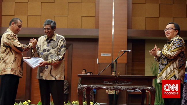 Menteri Keuangan Bambang Brodjonegoro meminta Dirjen Pajak Sigit Priadi Pramudito mengurangi kebocoran pajak tak takut pada wajib pajak tertentu.