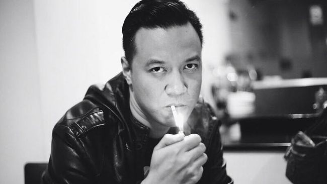 Mendengarkan reggae seakan terbawa suasana santai ala pantai. Tapi bagi vokalis Shaggy Dog dan Dub Youth, reggae ternyata rumit.