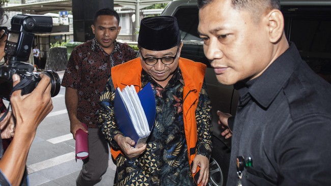 Dalam surat dakwaan terhadap mantan Sekjen ESDM Waryono Karno, disebutkan Rp 50 juta mengalir ke GP Ansor, Rp 10 juta ke HMI, Rp 70 juta ke PMII.