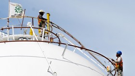 Jokowi Cari Investor Pembangunan Infrastruktur Migas Nasional