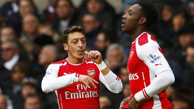 Tampil menyerang, anak-anak asuhan Mauricio Pochettino belum berhasil mencetak gol, dan justru pemain Arsenal Mesut Oezil yang lebih dulu merobek gawang Spurs.