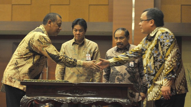 Pembetulan laporan pajak dapat dilakukan secara sukarela oleh wajib pajak atau inisiatif petugas pajak mencocokan data dengan SPT pembayar pajak.