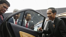 Prioritas Perbaiki Transportasi Publik, Bukan Mobil Nasional