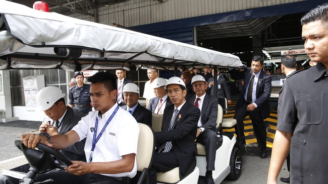 Wakil Ketua Dewan Perwakilan Rakyat (DPR) RI Taufik Kurniawan memprotes pihaknya tak dilibatkan dalam kerja sama mobil nasional Indonesia dengan Malaysia.