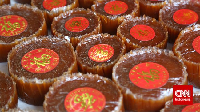 Tak ubahnya sebuah perayaan, Cap Go Meh juga diisi oleh beragam kuliner khas yang mewarnainya.