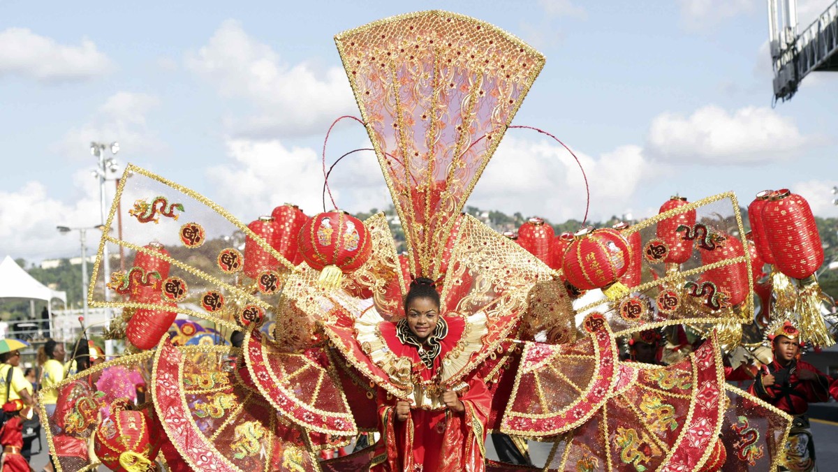 Kostum Menor Meriahkan Karnaval di Trinidad dan Tobago