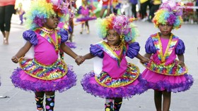 Kostum Menor Meriahkan Karnaval di Trinidad dan Tobago