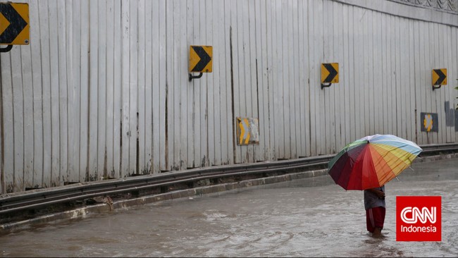Pembukaan pintu air menuju Istana Negara akan dikeluarkan jika Kanal Banjir Barat sudah tidak memungkinkan.