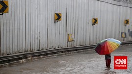 Hujan Belasan Jam, Jakarta Pun Terendam