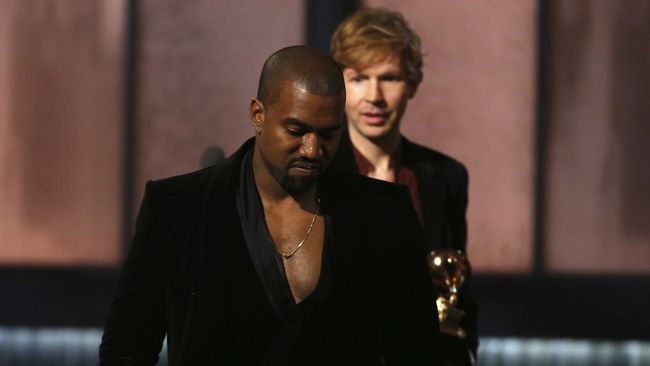 Pernikahan dan anak tampaknya membuat Kanye West menjadi sedikit terkendali. Ia bahkan sudah berbaikan dengan Taylor Swift.