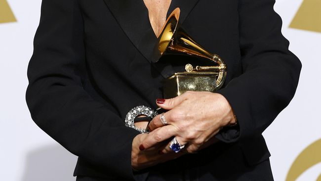 Beyonce, Pharrell, Eminem, sudah bisa tersenyum lebar di karpet merah karena telah menang Grammy yang diumumkan di awal acara.