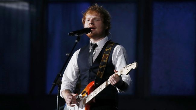 Si pelantun Lego House merasa minder kala berbincang soal tato singa dengan gitaris Rolling Stones itu. Tapi, "Saya ingin membuat tato yang sama."