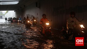 Berteduh Sembarangan di Bawah Flyover Bisa Ditilang Polisi