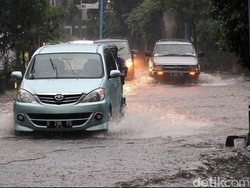 Bahaya untuk Kendaraan yang Menerjang Banjir
