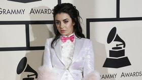Charli XCX Gandeng Jay Park dan Kim Petras untuk 'Unlock It'