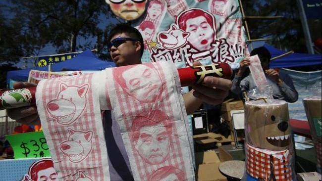 Tidak ada alasan apapun dari aparat terkait penyitaan 8.000 gulung tisu toilet tersebut, namun diduga terkait aksi protes menuntut demokrasi di Hong Kong.