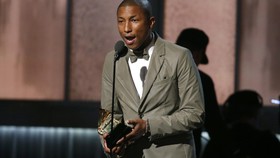 Pharrell Williams Beri Dukungan untuk Hillary Clinton