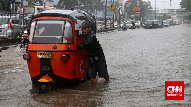 Dinas Pekerjaan Umum Tata Air DKI Jakarta meminta warga Ibu Kota tak lagi melakukan penyalahgunaan saluran air yang ada di lingkungan tempat tinggal.