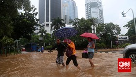 Genangan Air Bermunculan di Jakarta Usai Hujan Lebat