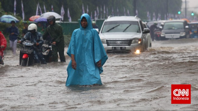 BMKG memprediksi hujan intensitas sedang hingga lebat dengan petir akan terjadi merata di Jakarta dan sekitarnya.