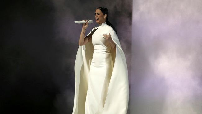 Setelah penampilannya yang mencuri perhatian dua tahun lalu, pelantun hit Roar itu akan kembali ke panggung Grammy Awards 2017.
