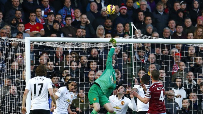 Manchester United harus berterima kasih kepada David De Gea karena membuat skor tetap 0-0 usai babak pertama saat mereka menghadapi West Ham di Boleyn Ground.