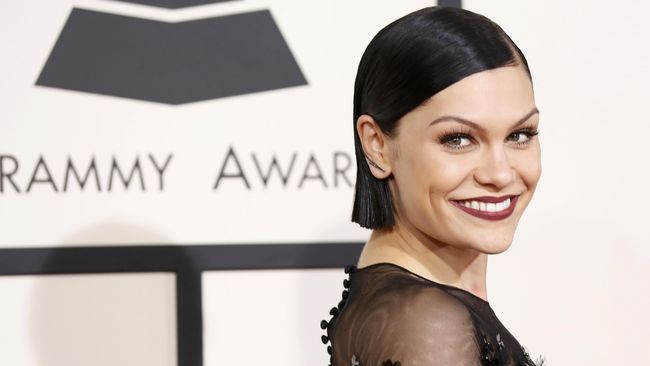 Sakit yang diderita Jessie J membuatnya tak bisa menyanyi lagi. "Saya harus lip-sync agar suara tetap terjaga," katanya.