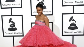 Gaun Rihanna di Grammy Awards Jadi Bahan Cemoohan Netizen