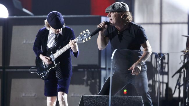 Walaupun tidak bisa meraup keuntungan sebanyak Taylor Swift, namun AC/DC berhasil menjual tiket terbanyak di tahun 2015 kemarin.