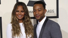 Chrissy Teigen Pernah Kesal Tak Boleh Membelai Grumpy Cat
