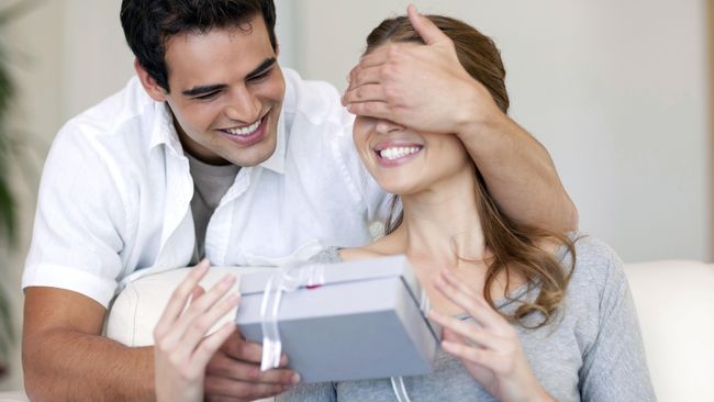 Lima Sinyal Kecil Pria Juga Sangat Menyukai Anda Lima Sinyal Kecil Pria Juga Sangat Menyukai Anda