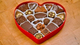 Penjualan Cokelat Berbonus Kondom Jelang Valentine Dikritik