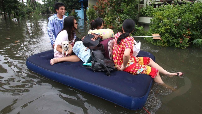 Tanpa ada status siaga darurat, Kementerian Sosial tidak bisa turun langsung memberikan bantuan untuk pengungsi.