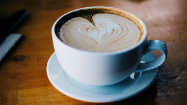 Kopi merupakan salah satu minuman terbaik yang bisa memulihkan suasana hati. Ternyata, kopi juga bisa membuat penampilan terlihat lebih cantik.