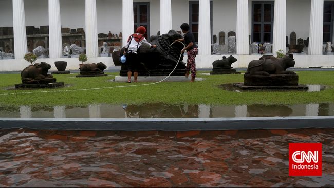 Beberapa museum sudah membuat koleksinya bisa dinikmati secara digital. Tapi takkan ada yang bisa menggantikan sentuhan pada objeknya langsung.