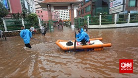 Kemensos Taksir Pengungsi Banjir Jakarta Capai Belasan Ribu